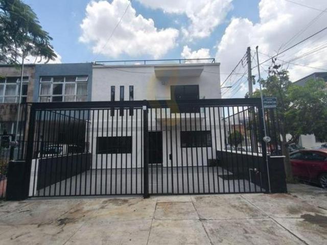 CASA EN VENTA EN LA MODERNA EN GUADALAJARA