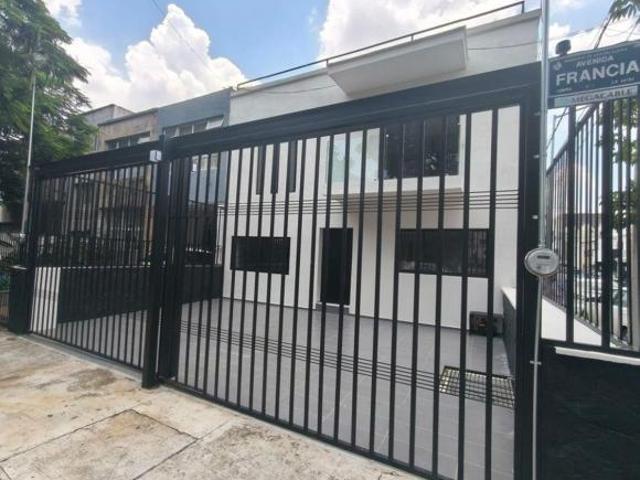CASA EN VENTA EN LA MODERNA EN GUADALAJARA