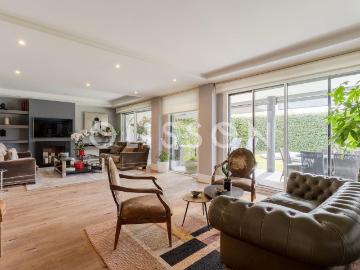 Casa en venta en La Moraleja, Encinar de los Reyes. Chalet pareado reformado con jardín sur en exclusiva urbanización privada. Casas La.