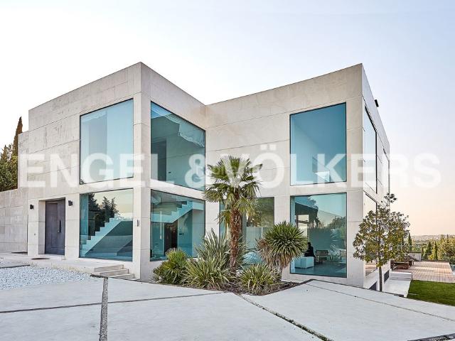 Casa en venta en La Moraleja, Urbanización La Moraleja. Espectacular vivienda en La Moraleja. Casas La.