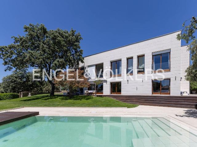 Casa en venta en La Moraleja, Urbanización La Moraleja. Magnifico unifamiliar totalmente reformado con vistas en Moraleja. Casas La.