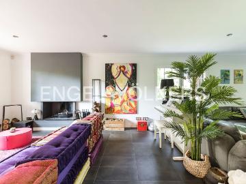 Casa en venta en La Moraleja, Urbanización La Moraleja. Privacidad, luz y jardín espectacular vivienda reformada La Moraleja. Casas La.