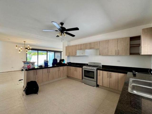 CASA EN VENTA EN LA AV. MUNICIPIO DE TOLUCA EN METEPEC