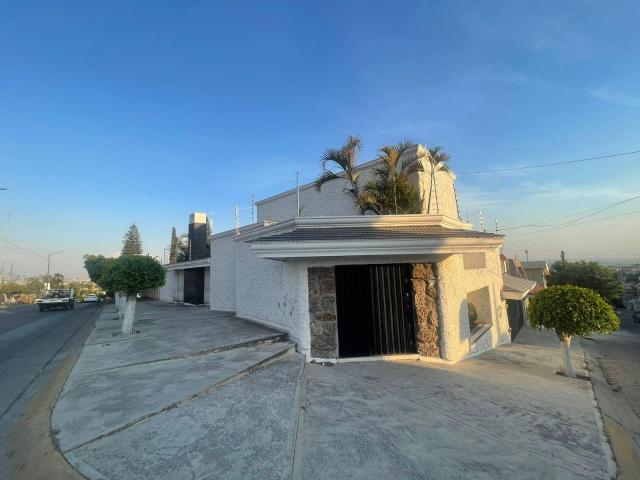 Casa en venta en La Arbide en esquina con amplio jard?n