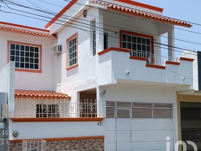 Casa en venta en la calle de Ebanos del Fracc. Floresta, Veracruz, Ver