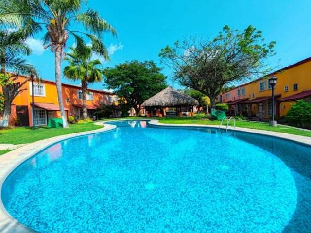 CASA EN VENTA EN LA CAMPIÑA CON ALBERCA Y PATIO GRANDE si creditos