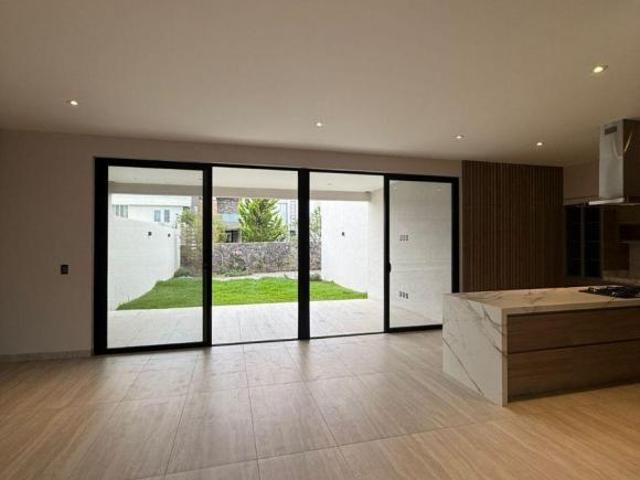 Casa en venta en La Campiña del Bosque, 4 recámaras, 400 m2