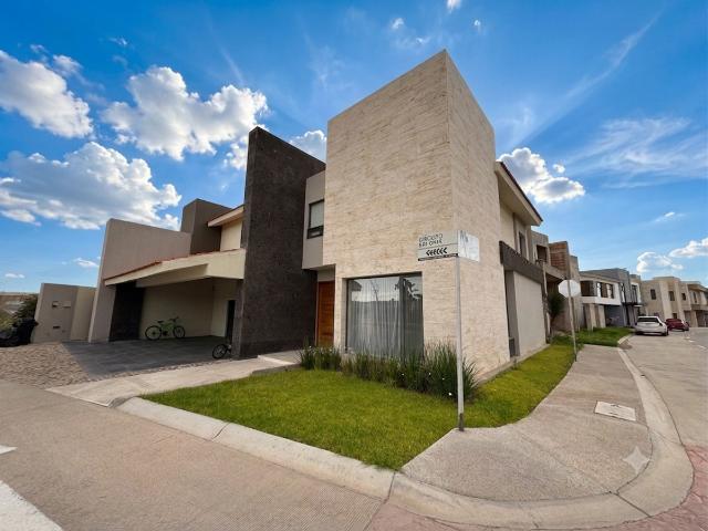 Casa en Venta en La Cantera, Durango: Exclusiva Propiedad con Amenidades Premium