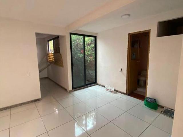 CASA EN VENTA EN LA COL. TRINCHERAS