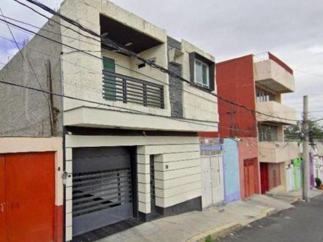 Casa en venta sobre Av. Cuauhtémoc – Gran ubicación en Xochimilco
