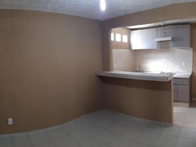 Casa en venta en la Colonia HACIENDA DEL VALLE en Toluca, Calle Circuito San Carlos 11