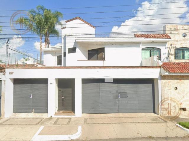 Casa en Venta en la Col. Jardines de Guadalupe a 10 min. de Plaza Galer?as Guadalajara, Jalisco
