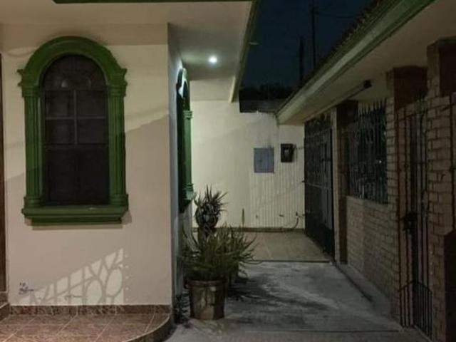 Casa en Venta en la Col. Roger Gomez, Altamira, 4 recámaras, terreno 15x19
