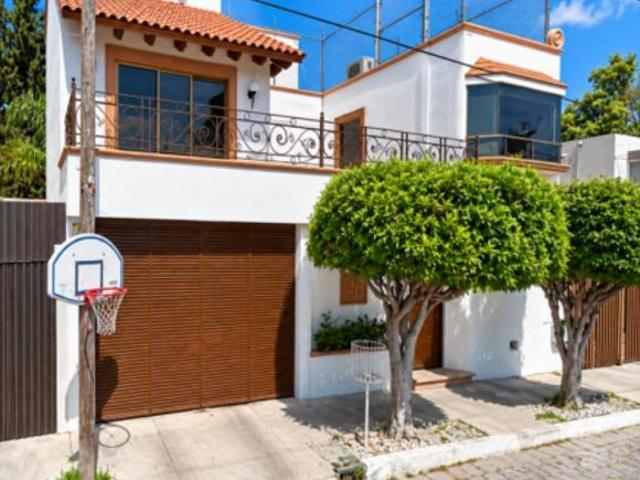 CASA EN VENTA EN LA COLONIA CIMATARIO EN SANTIAGO DE QUERETARO EN QUERETARO