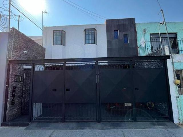 CASA EN VENTA EN LA COLONIA BELISARIO DOMINGUEZ