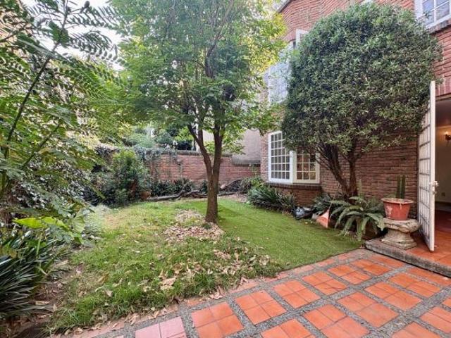 Casa en Venta en la Colonia Florida, Calle Cerrada con Vigilancia y 5 Estacionamientos