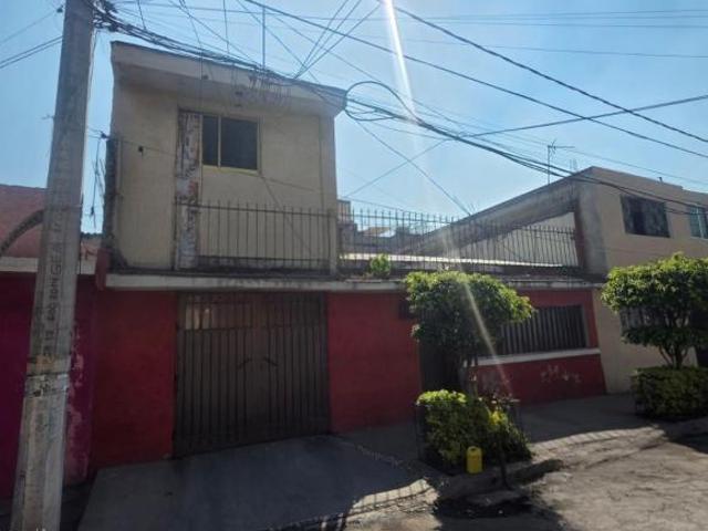 Casa en Venta en la Colonia San Felipe de Jesús para remodelar