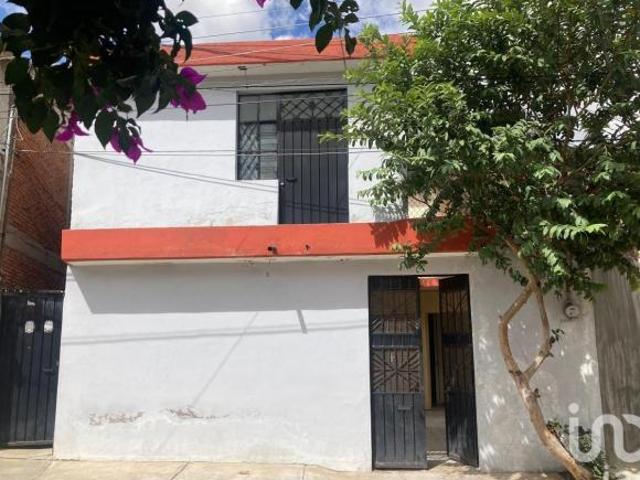 CASA EN VENTA EN LA COLONIA SANTA MARIA, OPORTUNIDAD PARA ALQUILER POR PLATAFORMAS DIGITALES