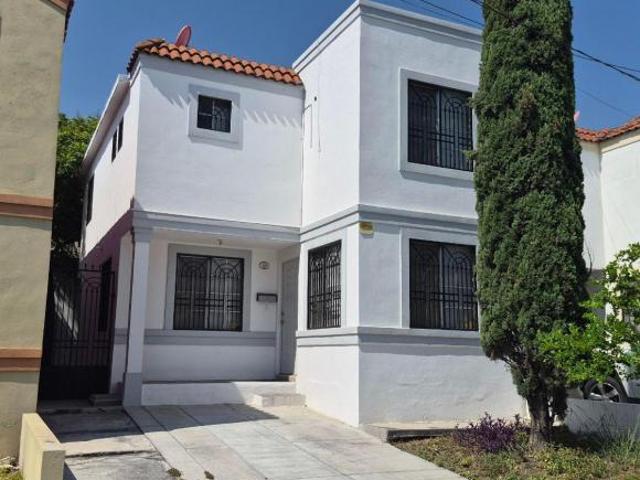 CASA EN VENTA EN LA COLONIA PASEO DE CUMBRES
