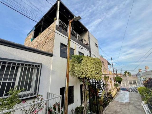 Casa en venta en La Consti, dos casas en una. Casa Cerca del auditorio Telmex, excelente inversión
