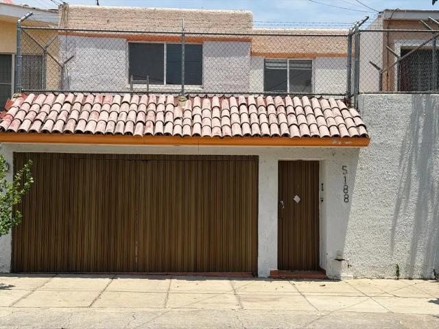 Casa en Venta en La Estancia, Zapopan Fraccionamiento Residencial
