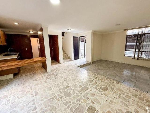 Casa en Venta en La Estancia, Zapopan | Uso Mixto sobre Av. Rafael Sanzio