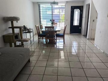 Casa en Venta en La Estancia Zapopan Zona Galerias