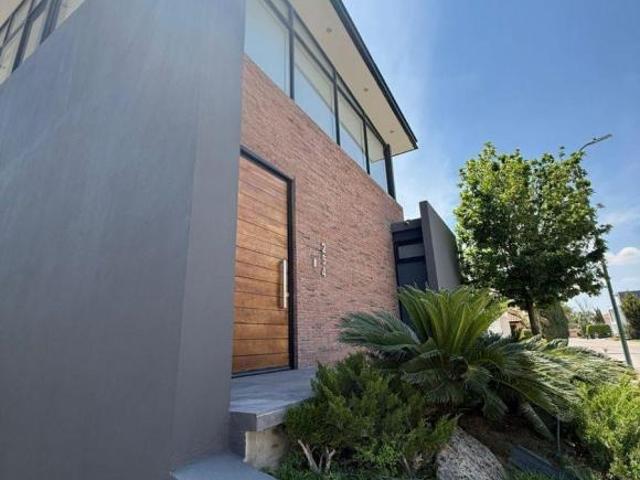 Casa en venta en La Hacienda Residencial y Golf con vista al campo