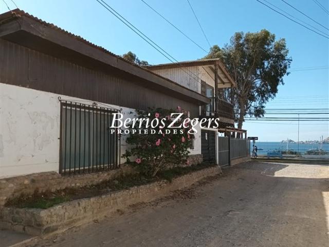 Casa en Venta en La Herradura/ Calle Angosta
