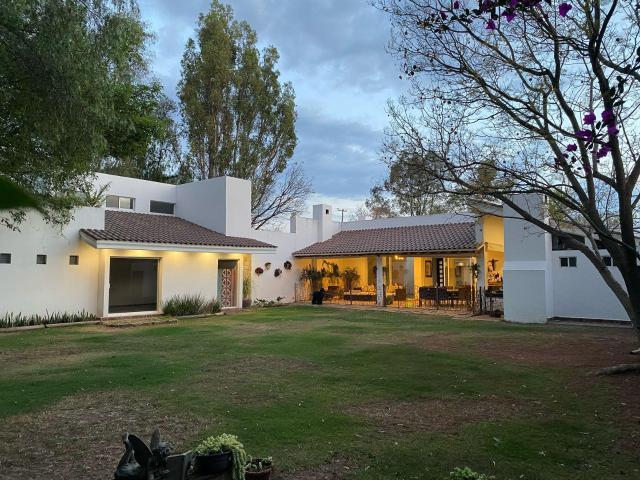 Casa en Venta en la Herradura con 3 rec?maras con ba?o y vestidor
