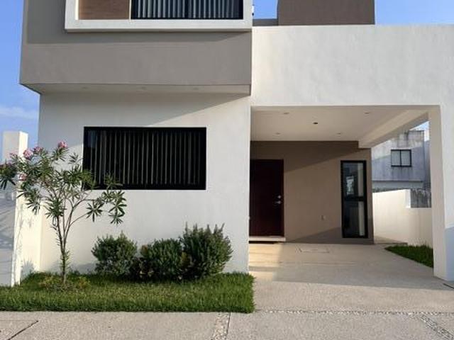 Casa en Venta en La Jolla Residencial Blvd, La Jolla Residencial, Coatzacoalcos, Ver