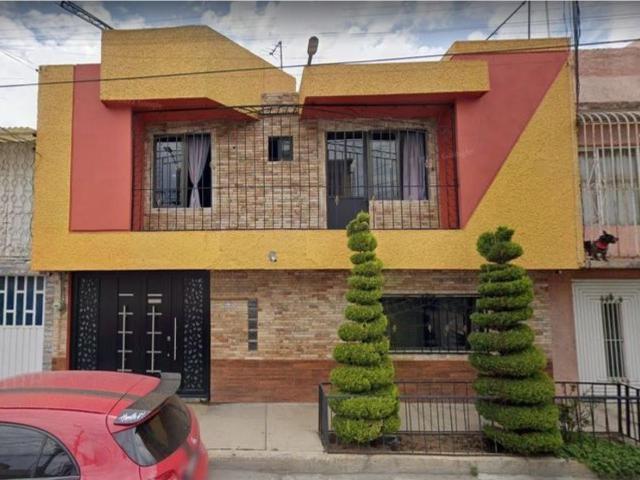 Casa en venta en La Perla, Nezahualcóyotl, México