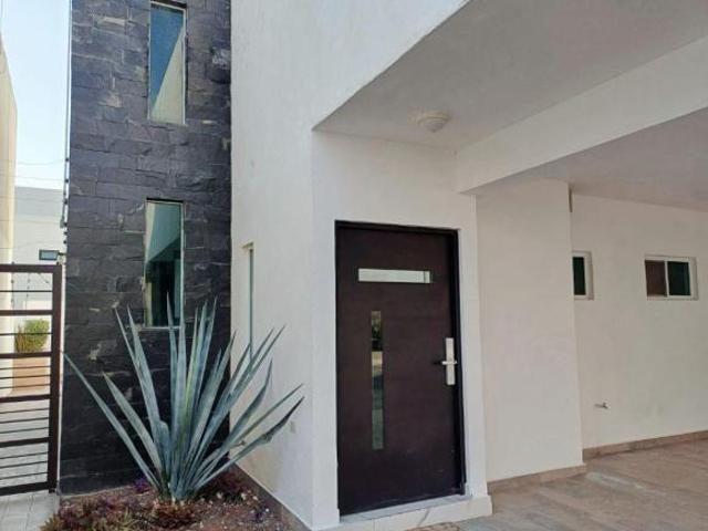 Casa en Venta en La Rioja Residencial, ¸ Zona de Carretera Nacional. Monterrey
