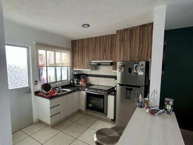 CASA EN VENTA EN LA SALIDA A PÁTZCUARO EN AMPLIACIÓN HACIENDA DEL VALLE 4 REC ALBERCA AREA VERDES