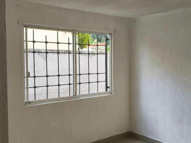 CASA EN VENTA EN LA TERCERA CERRADA DE LOMA LINDA, ZINACANTEPEC