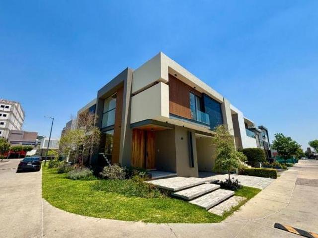 Casa en Venta en La Toscana, casa de lujo frente a casa club junto a Valle Real