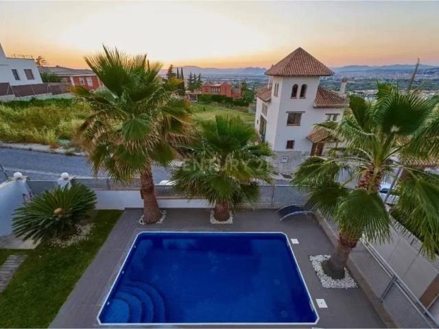 Casa en Venta en La Zubia