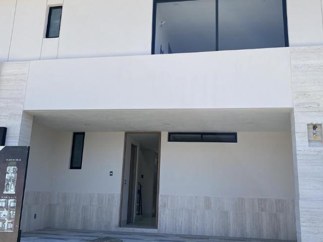 Casa en Venta Privanzas. cerca de punta del este Le?n, Gto