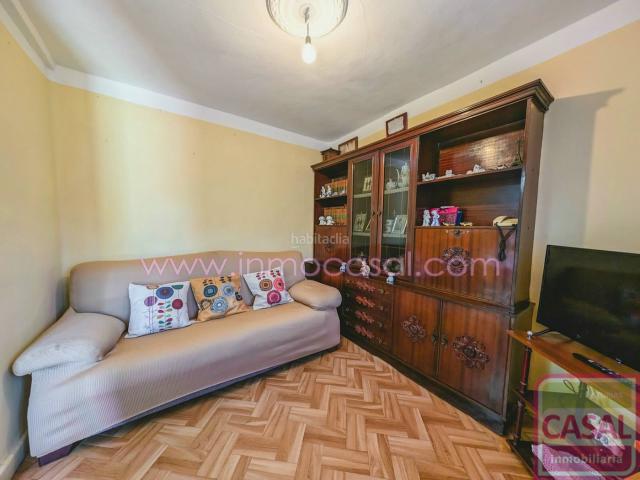 Casa en venta en Langreo, Ciaño Zona Rural. Se vende casa independiente en Langreo, casa de dos habitaciones, cocina, salón y baño completo con ducha y con hueco anexo como v. Casas.