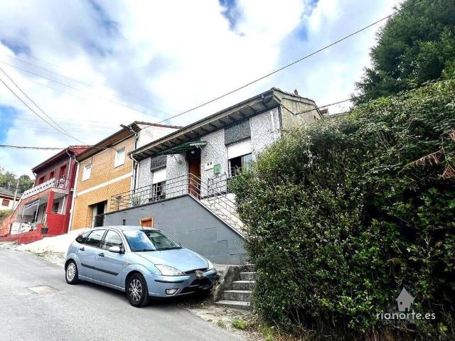 Casa en venta en Langreo, Riaño Los Barros. CASA CON TERRENO Y COCHERA A 10 MNTS. ANDANDO DE LA FELGUERA. CONSÚLTENOS SIN COMPROMISO !. Casas.