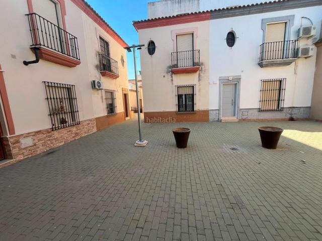 Casa en venta en Lantejuela La. Excelente vivienda familiar con chimenea, patio y terraza en La Lantejuela. Casas Lantejuela.
