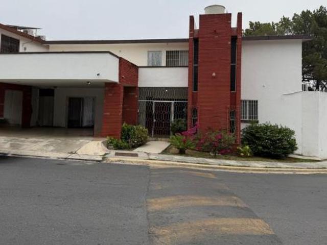 CASA EN VENTA EN LAS TORRES