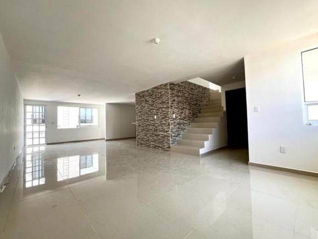Casa en venta en Las Trojes, 3 Recámaras, 2.5 Baños, 3 Autos, Gran Jardín