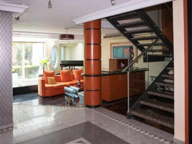 CASA EN VENTA EN LAS ÁGUILAS, EXCELENTE UBICACIÓN Y CONECTIVIDAD