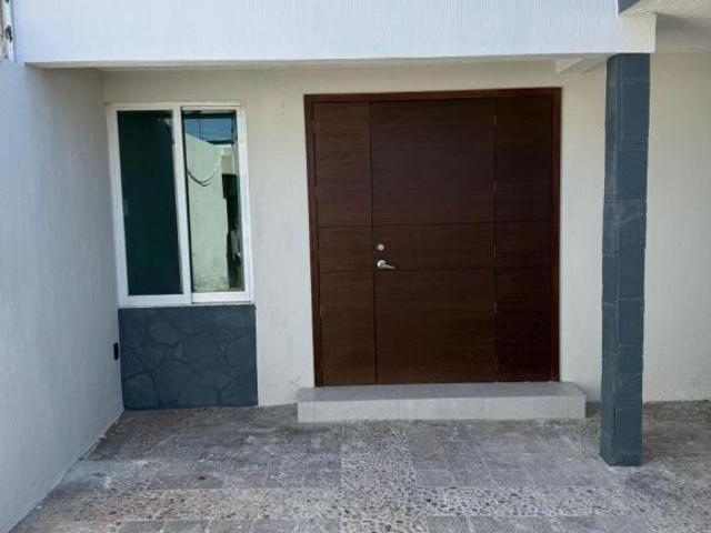 Casa en Venta en Las Águilas, Zapopan | Amplios Espacios y Excelente Ubicación