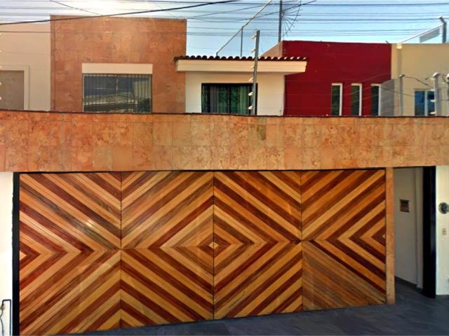 Casa en venta en Las Alamedas, Zapopan, Jalisco