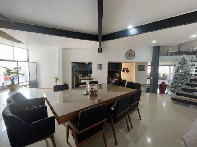 Casa en Venta en Las Alamedas | Amplios Espacios y Vista Panorámica