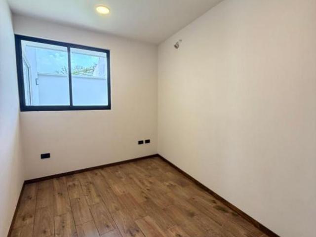 Casa en Venta en Las Ánimas con Estudio en Planta Baja y Jardín