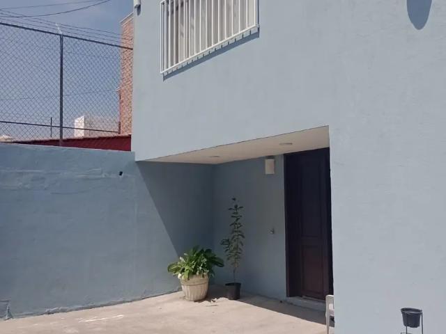 Casa en venta en Las Arboledas, Celaya: Espaciosa propiedad residencial