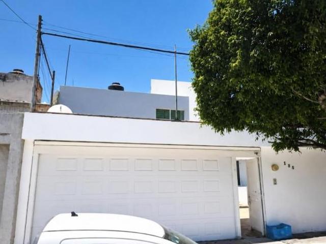 Casa en venta en Las Arboledas, Celaya, Gto